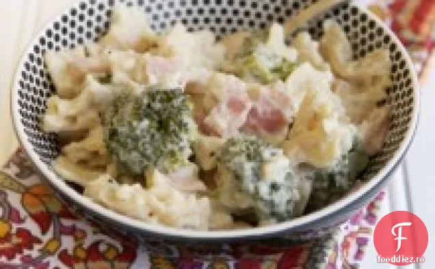 Paste la cuptor și Broccoli cu șuncă și conopidă brânză-cremoasă