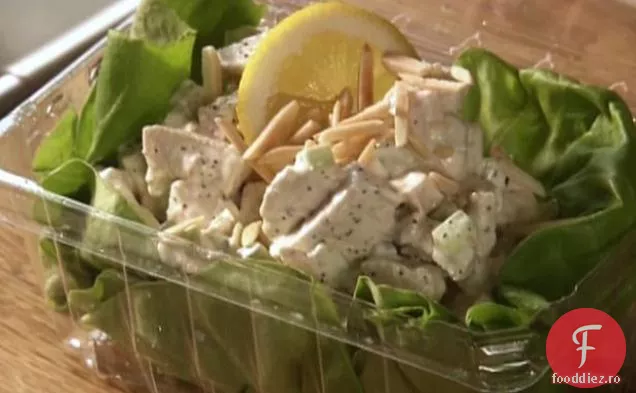 Salată De Pui Cu Migdale