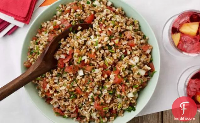 Salată Farro cu roșii și ierburi