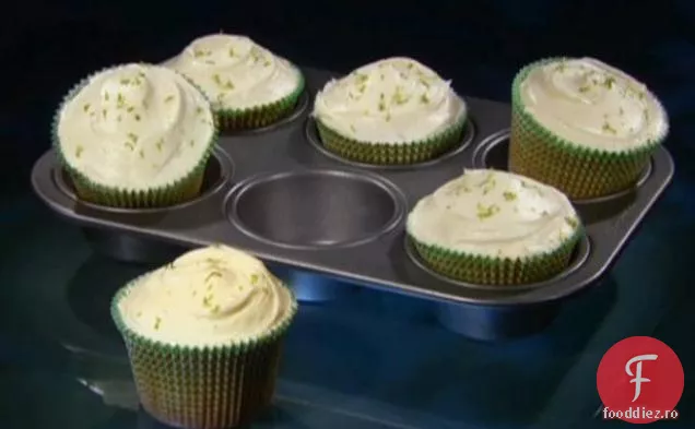 Cupcakes cheie de nucă de cocos cu glazură de ciocolată albă