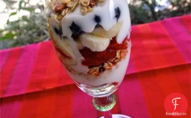 Parfaits Ușor Crocante De Fructe De Pădure