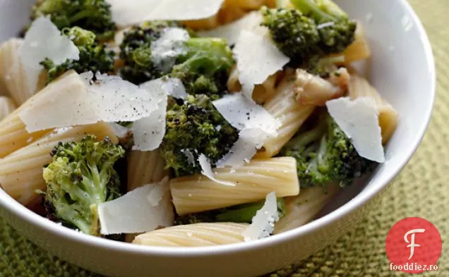 Paste Cu Broccoli Prăjite Cu Usturoi Și Ulei