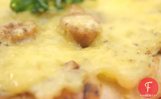 Pizza cu piure de cartofi cu usturoi cu rucola și salată de fenicul