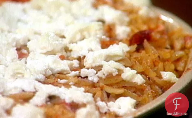 Orzo la cuptor cu creveți, sos de roșii și Feta
