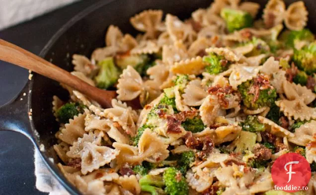 Paste picante uscate la soare cu roșii și Broccoli