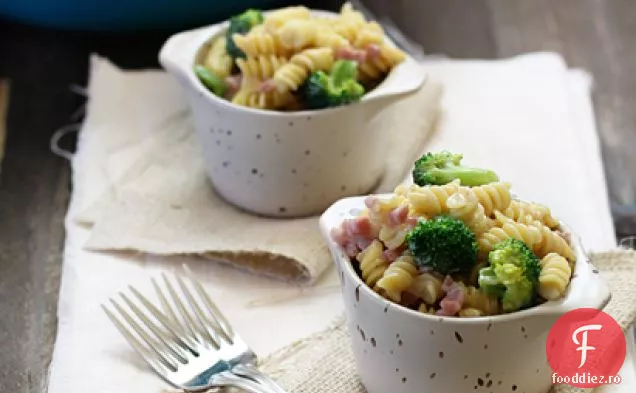 Broccoli Cu Brânză Și Rotini De Șuncă