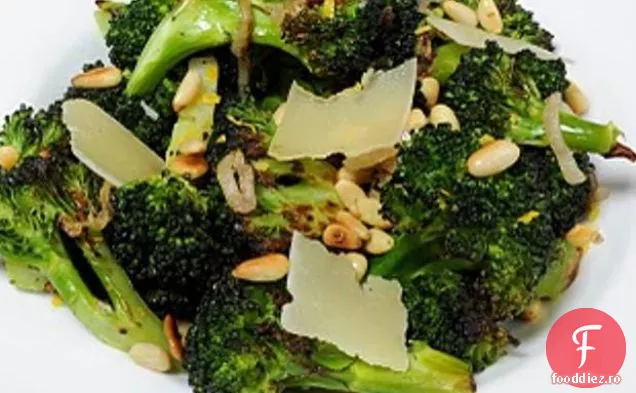 Broccoli Prăjit Cu Șalotă, Nuci De Pin Și Parmezan