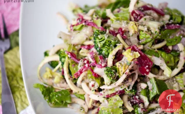 Salată De Legume Cu Sos De Salată De Broccoli
