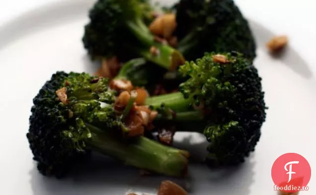Salată de Broccoli vindecată cu susan usturoi