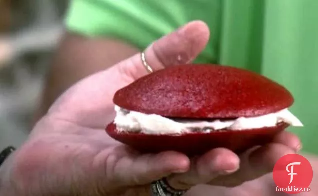 Vărul Jonnie ' s Red Velvet Whoopee Pies