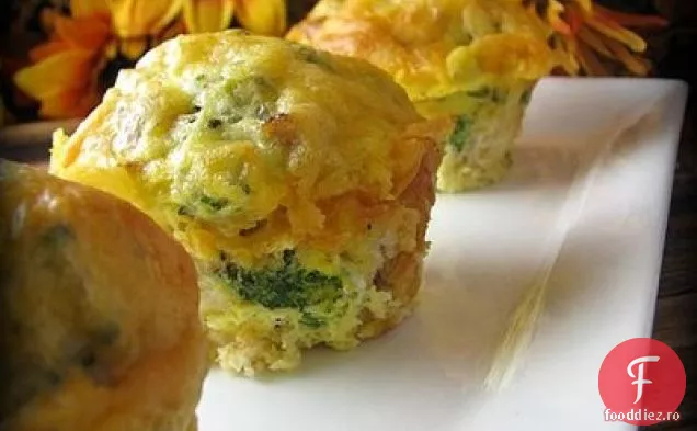 Broccoli Cheddar și cârnați ou Muffin Pull-A-parts