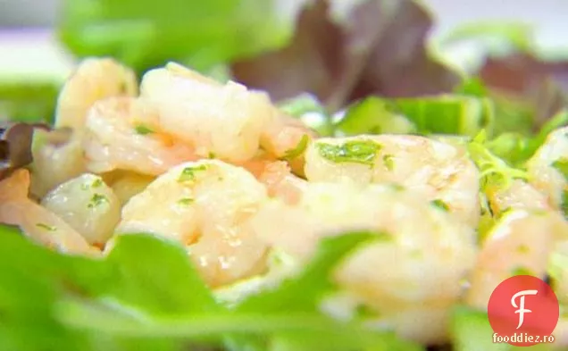 Salată de creveți cu castraveți și mentă