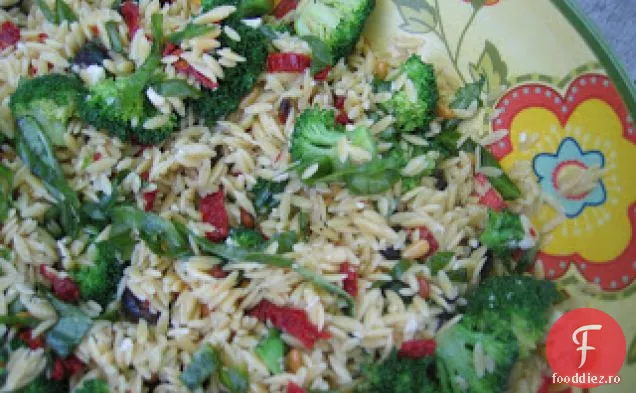 Orzo Cu Broccoli, Feta Și Măsline