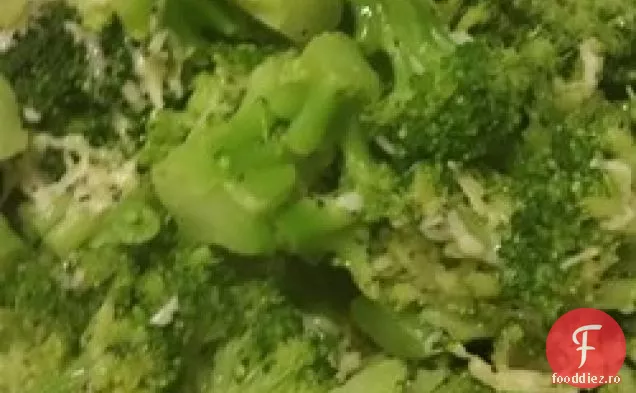 Broccoli cu unt de semințe de Mac și parmezan