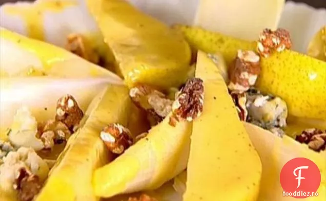 Salată de Endive, pere și Roquefort