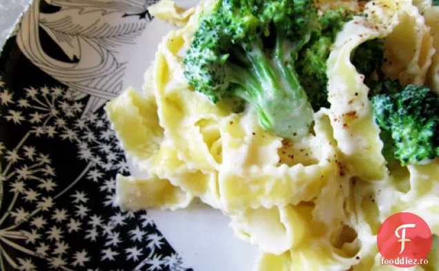 Fettuccini Alfredo Cu Broccoli