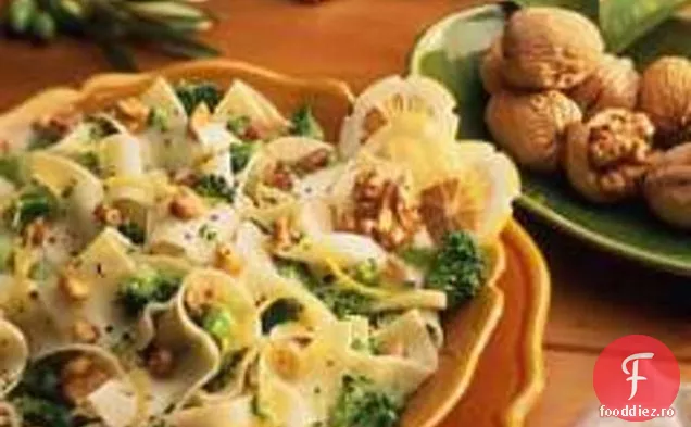 Taitei Cu Nuca De Broccoli