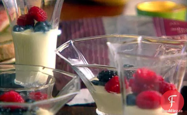 Panna Cotta cu fructe de padure proaspete