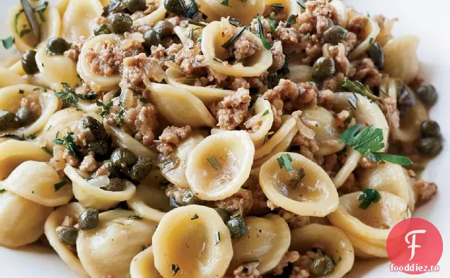 Orecchiette cu vițel, capere și vin alb