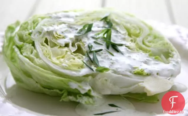 Salată de Iceberg cu sos de fermă de zară