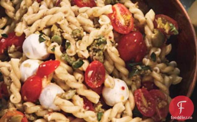 Salată De Paste Cu Roșii Cherry Și Olivada Verde