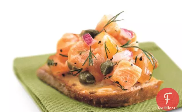Tartar De Somon Fiert Pe Pâine Integrală