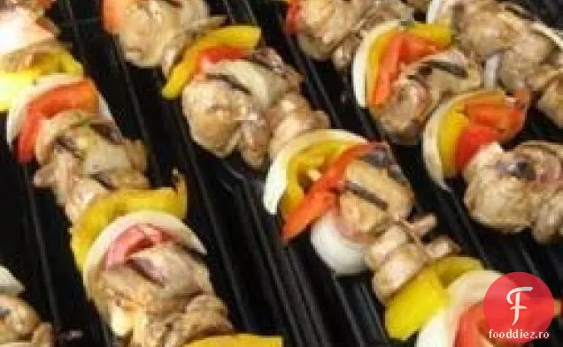 Pui și Bacon shish Kabobs
