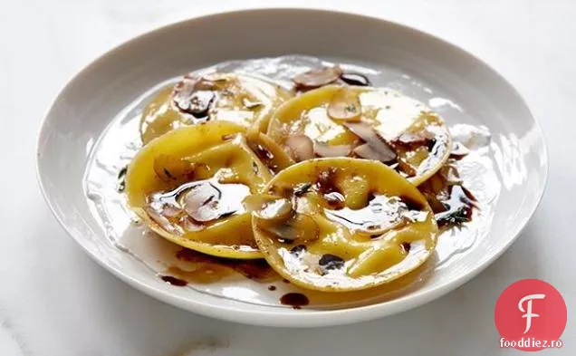 Ravioli de castane cu unt rumenit și cimbru