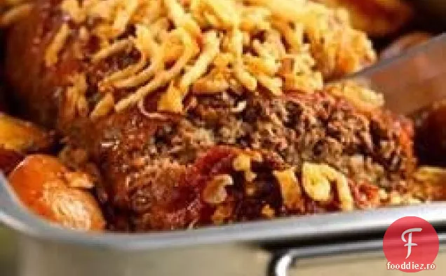 Pâine de carne cu crustă de ceapă cu cartofi prăjiți