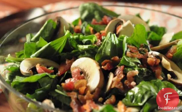 Salată de spanac cu sos de usturoi