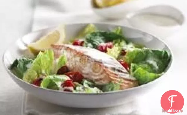 Salată caldă de somon și roșii de struguri