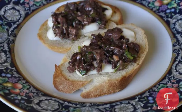Burrata Și Tapenadă De Măsline Crostini