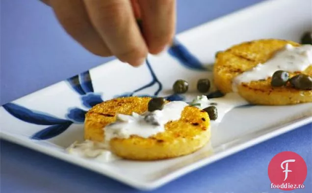 Mamaliga La Gratar Cu O Lamaie Cremos Caper Capră Ricotta Brânză S