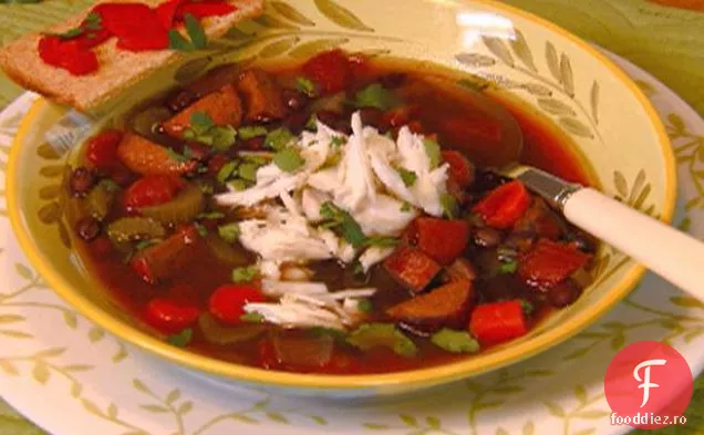 Supă de fasole neagră cu cârnați de Crab și Andouille