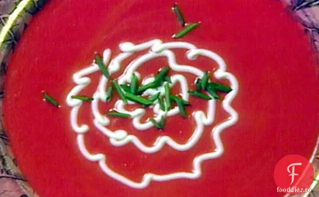 Supă de sfeclă răcită cu arpagic