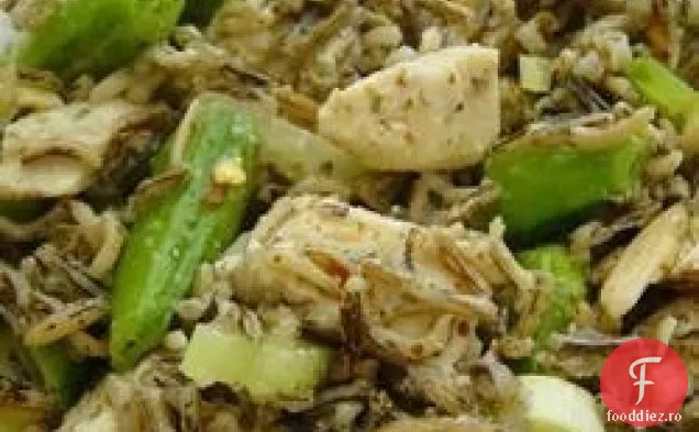Salată de orez sălbatic de pui și mazăre