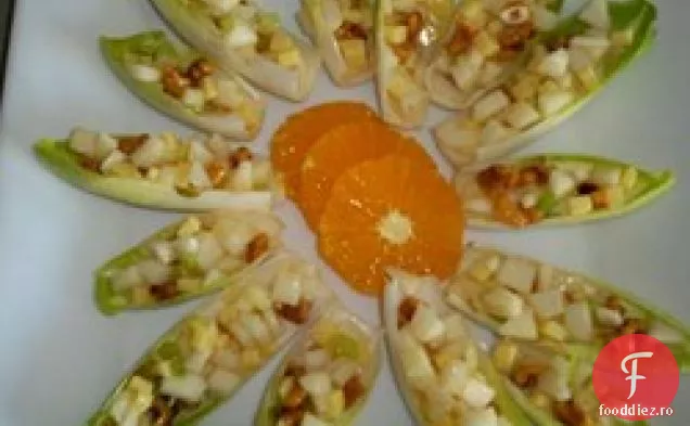 Mușcături De Salată De Pere De Andive Cu Vinetă De Arțar
