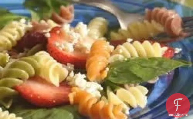 Wacky Mac salata de fructe de padure si spanac