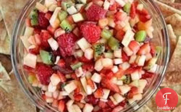 Salsa de fructe și chipsuri de scorțișoară