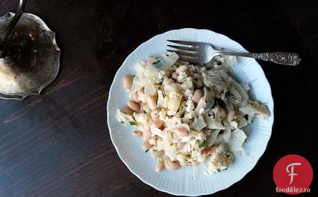 Salată De Iarnă Cu Conopidă, Fenicul Și Fasole Albă