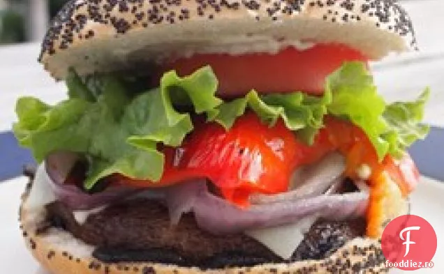 Sandviș Portobello la grătar cu ardei roșu prăjit și Mozzarella