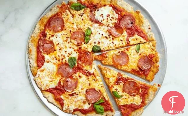 Pizza cu salam integral și Mozzarella