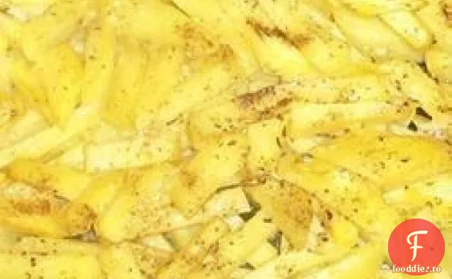 Gratin de cartofi cu bulion de pui, usturoi și cimbru