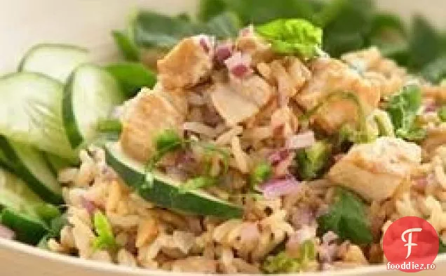 Salată thailandeză cu orez brun cu cereale integrale și pui
