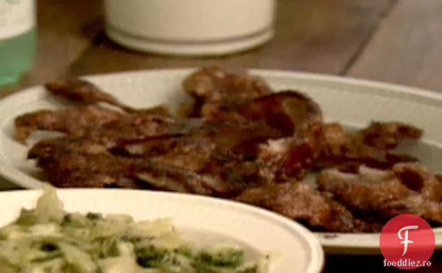 Umăr aromat de carne de porc prăjită lent