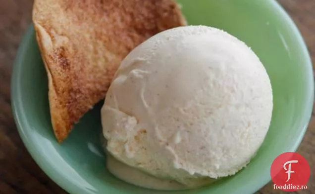 Înghețată de scorțișoară cu chipsuri de scorțișoară