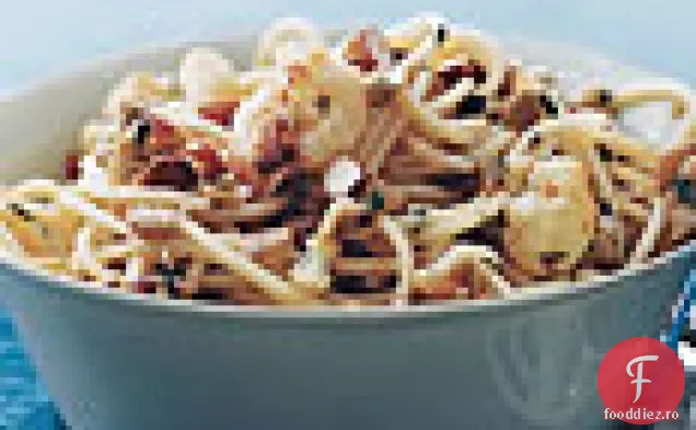 Spaghete cu conopidă, măsline verzi și migdale