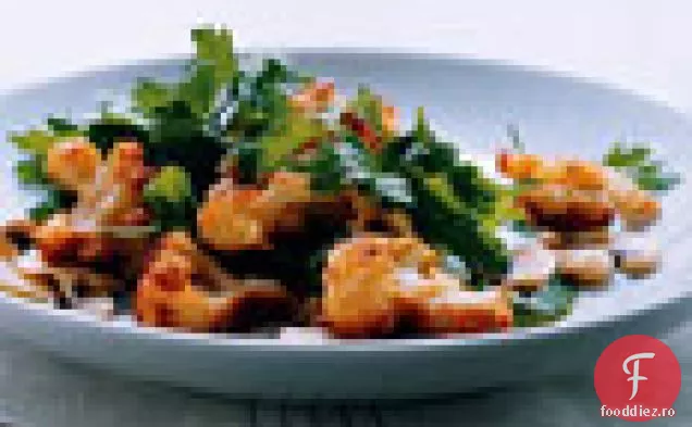 Salată de conopidă și pătrunjel parmezan