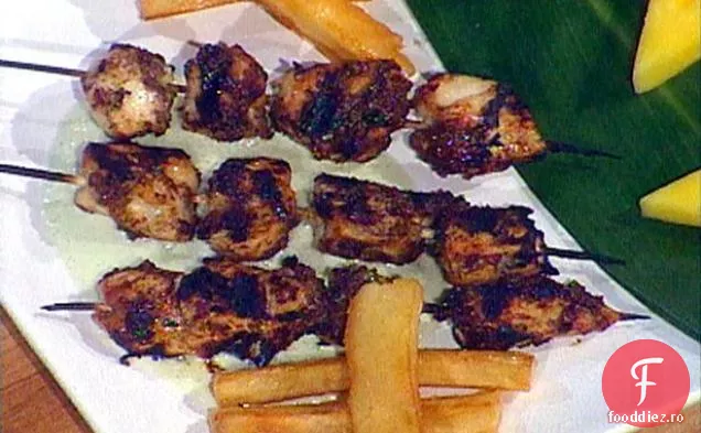Reggae Bob Marley: smucitură marinat frigarui piept de pui, Chargrilled și servit cu sos cremos castravete scufundare și cartofi prajiti Yucca