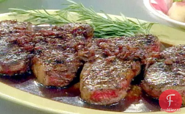 Strip Steak cu sos de vin roșu rozmarin